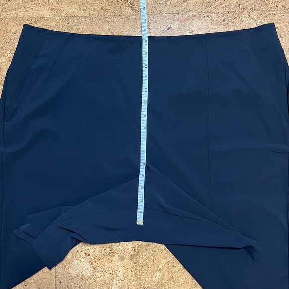 Athleta Cosmic Bermuda Shorts Black Sz 24 - Picture 14 of 14